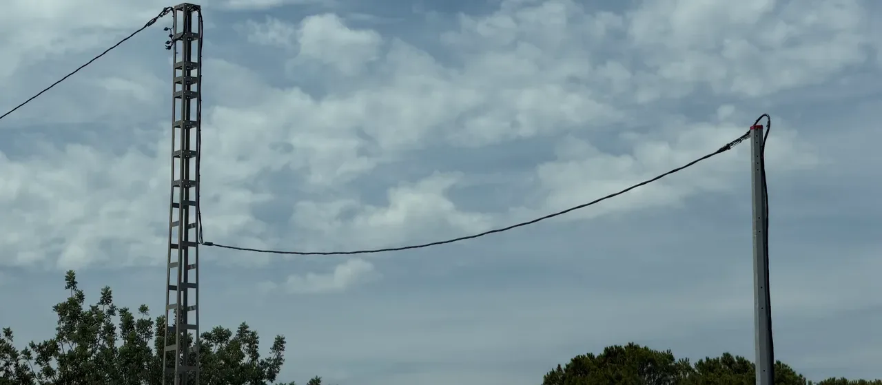 Línea eléctrica aérea de baja tensión ejecutada en Villamarxant, Valencia